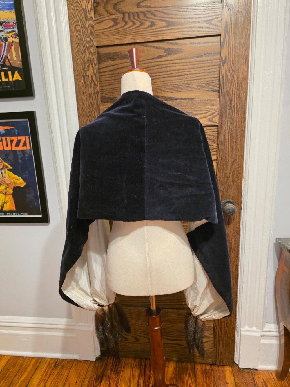 1940s 1950s Vintage Velvet Evening Shawl Wrap with Mink Tails - Picture 4 of 9